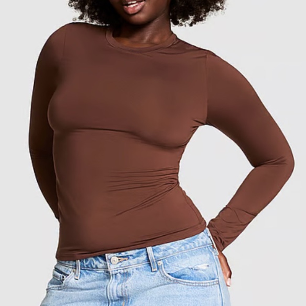 NWT PINK
BASE STRETCH LONG-SLEEVE TEE